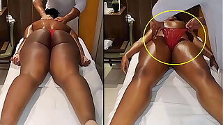 Cmera Flagra terapeuta tirando a calcinha da cliente durante atendimento - Massagem tntrica - VIDEO REAL